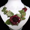 Fiori, rose rosse vetrificate, gioielli donna, collana con fiori e foglie naturali vetrificate, arte
