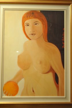 nudo di donna con arancia