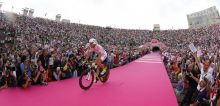 Fotografi di corsa. i grandi fotografi del ciclismo: roberto bettini, luca bettini e aldo martinuzzi